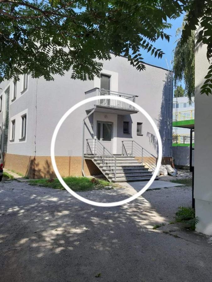 Living Bratislava & Bus Station & Mlynske Nivy Apartment Exterior photo