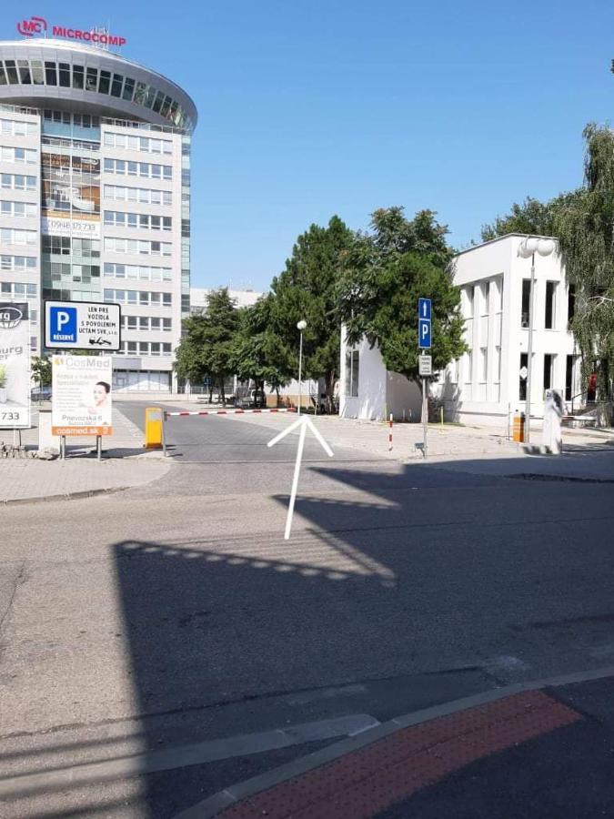 Living Bratislava & Bus Station & Mlynske Nivy Apartment Exterior photo